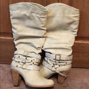 Heeled boots